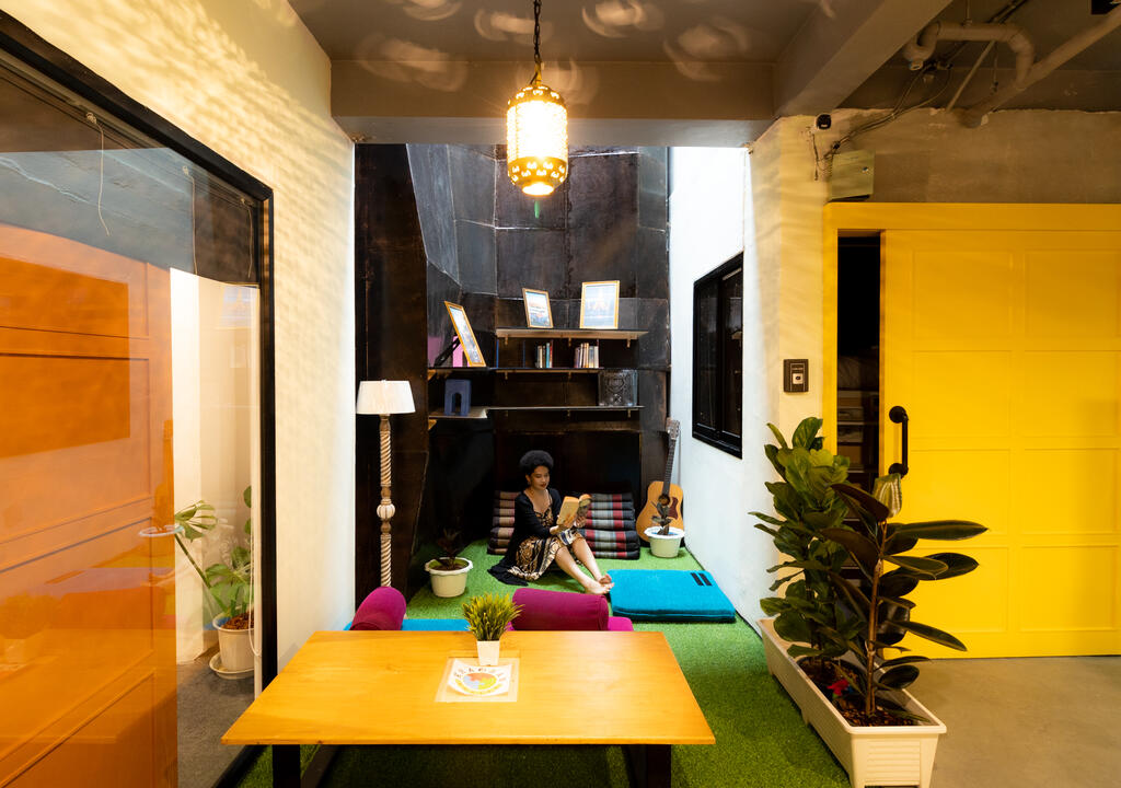We are currently looking for a volunteer who is a Wall Art Specialist =)